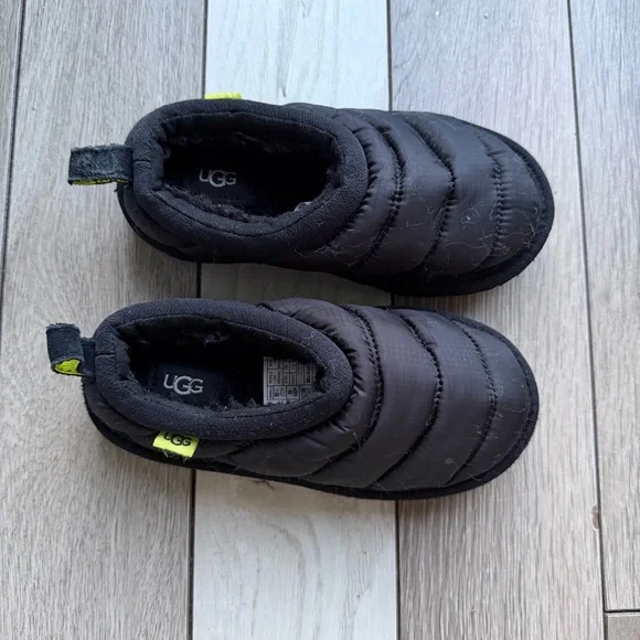 UGG Black Kids Slippers - Picture 2 of 7